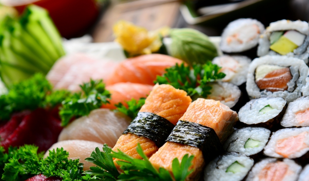 Appetizing Sushi Rolls for 1024 x 600 widescreen resolution