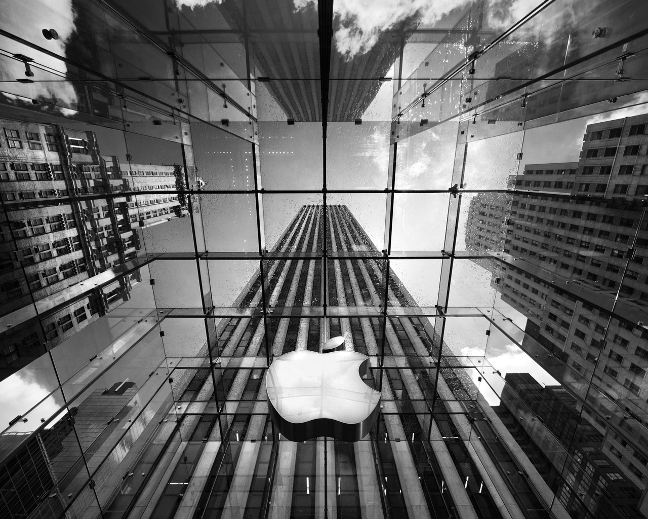 Apple in big Apple for 1280 x 1024 resolution