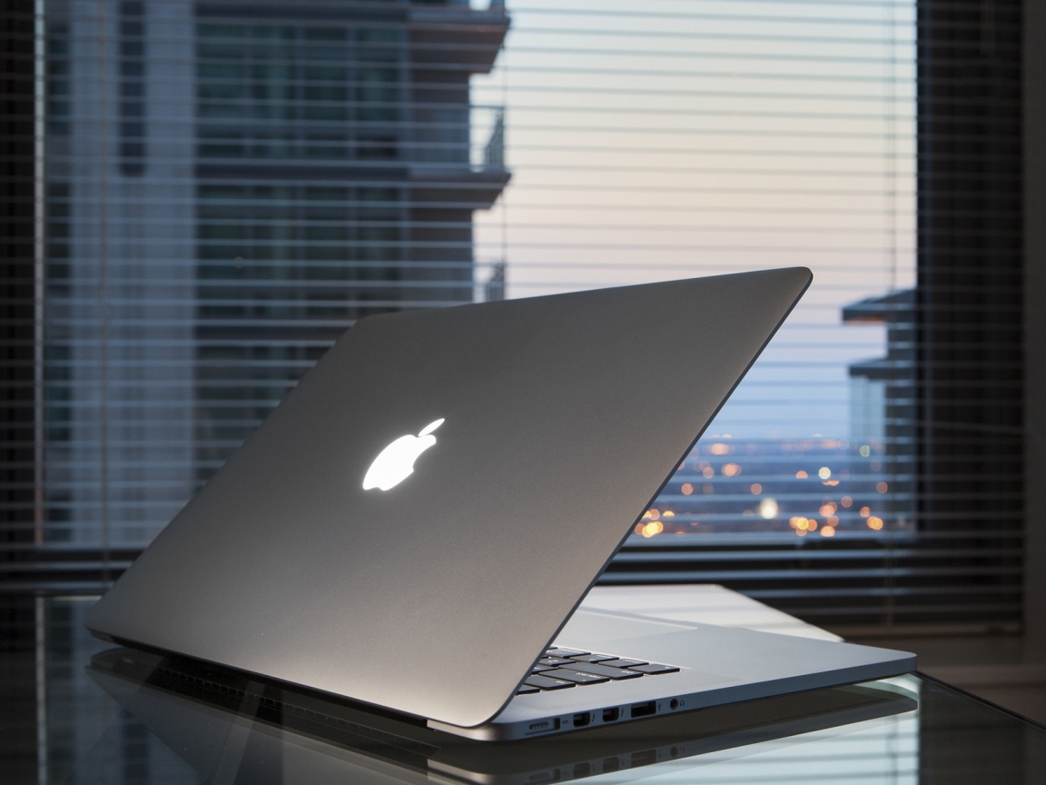 Apple MacBook On Desk for 1152 x 864 resolution