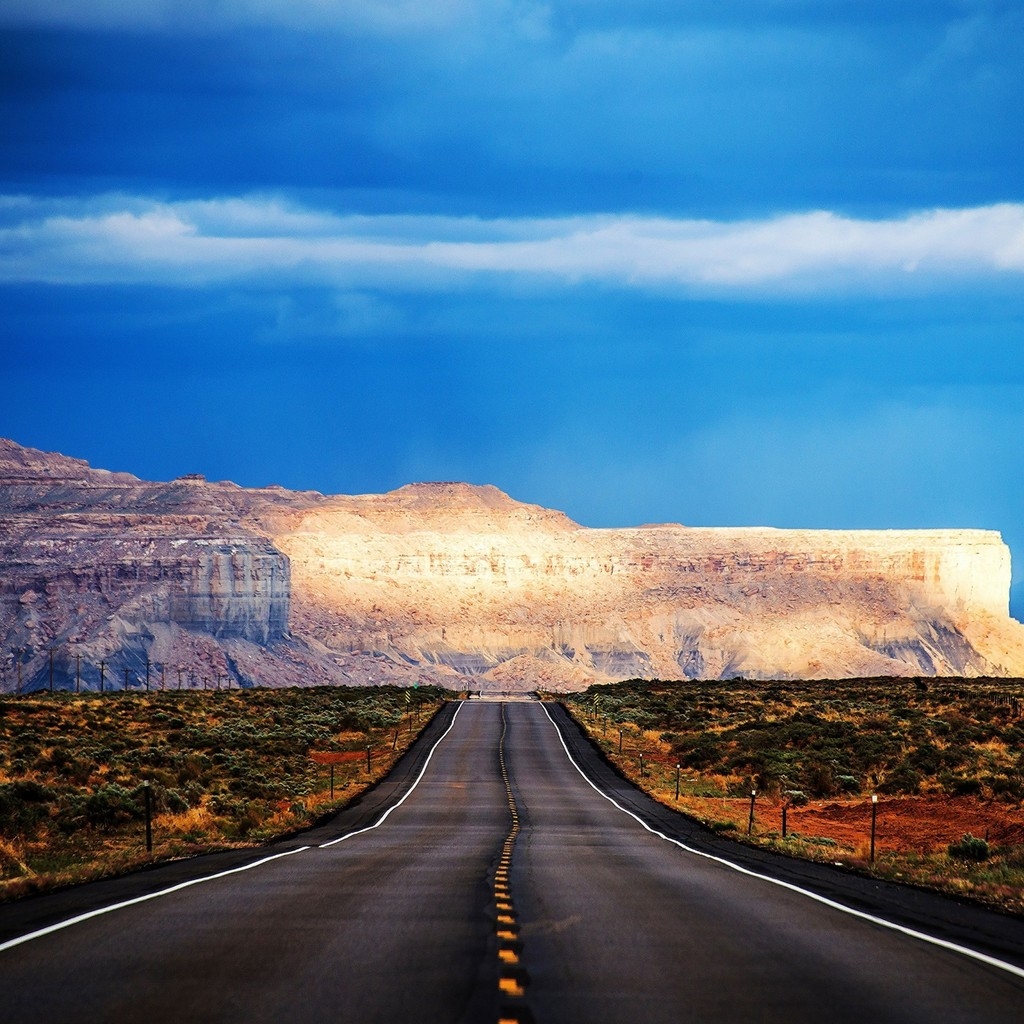 Arizona Road HDR for 1024 x 1024 iPad resolution
