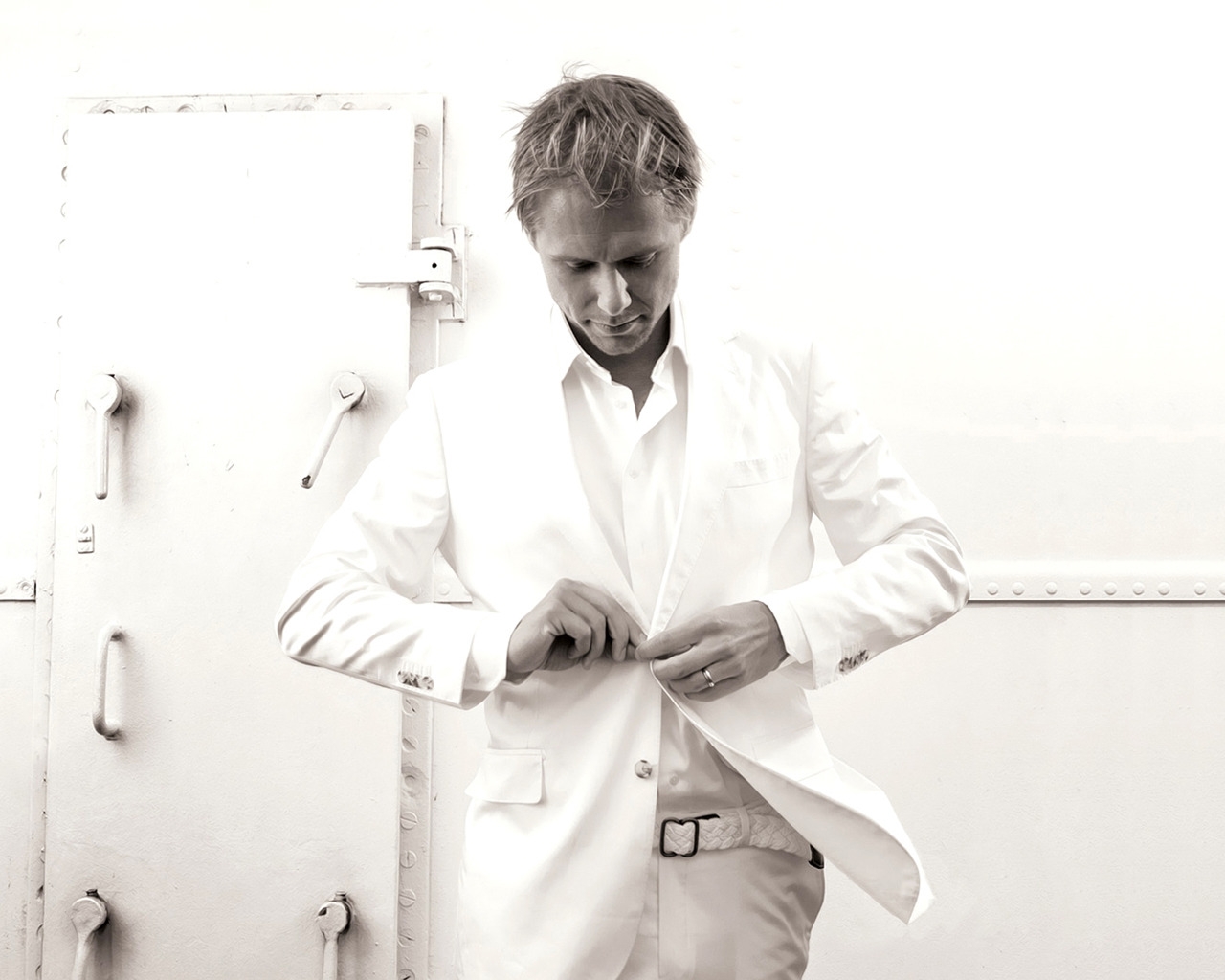 Armin Van Buuren White for 1280 x 1024 resolution