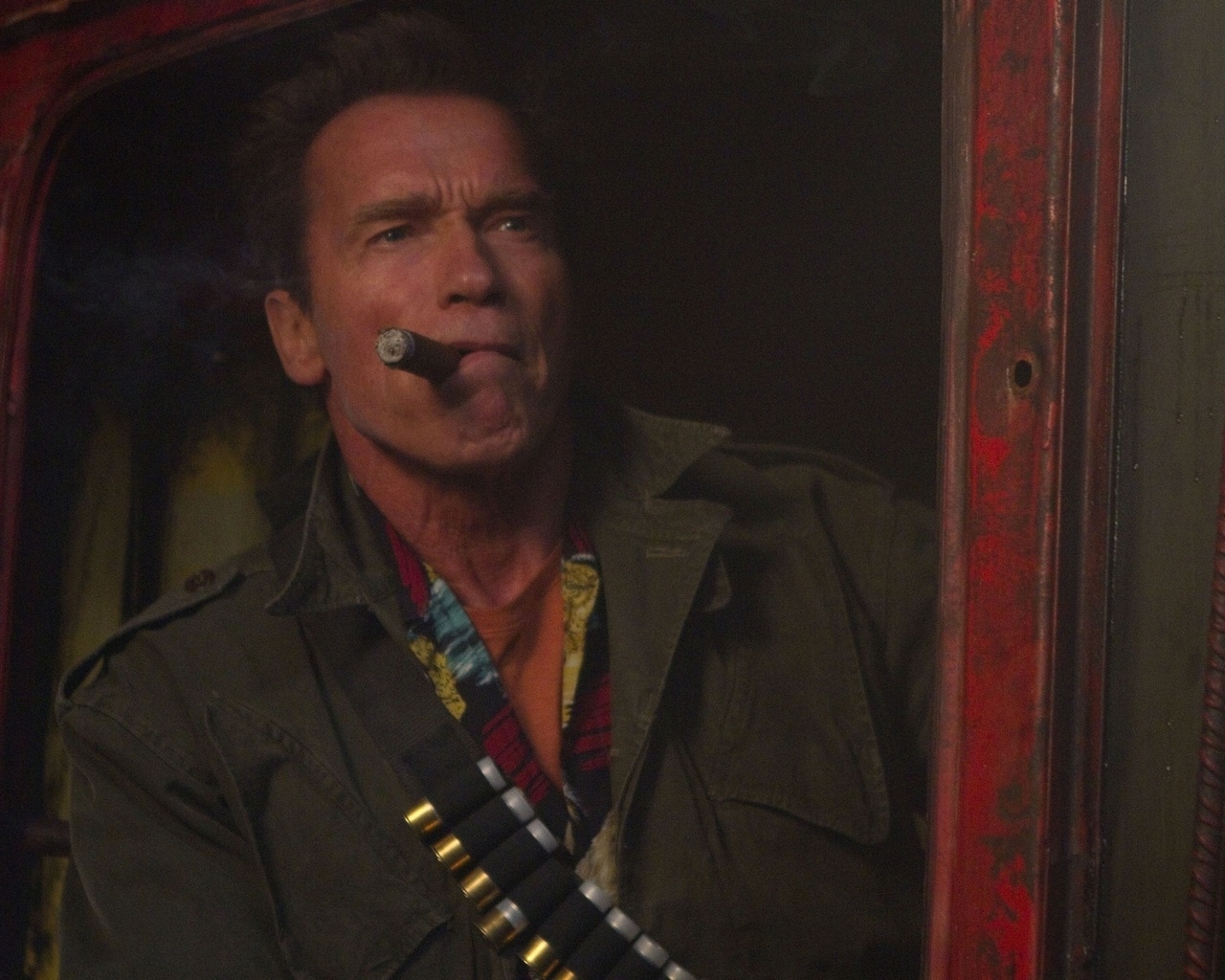 Arnold Schwarzenegger Cigar for 1280 x 1024 resolution