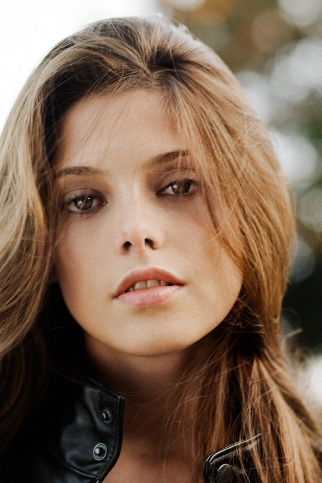 Ashley Greene Beautiful for 640 x 960 iPhone 4 resolution