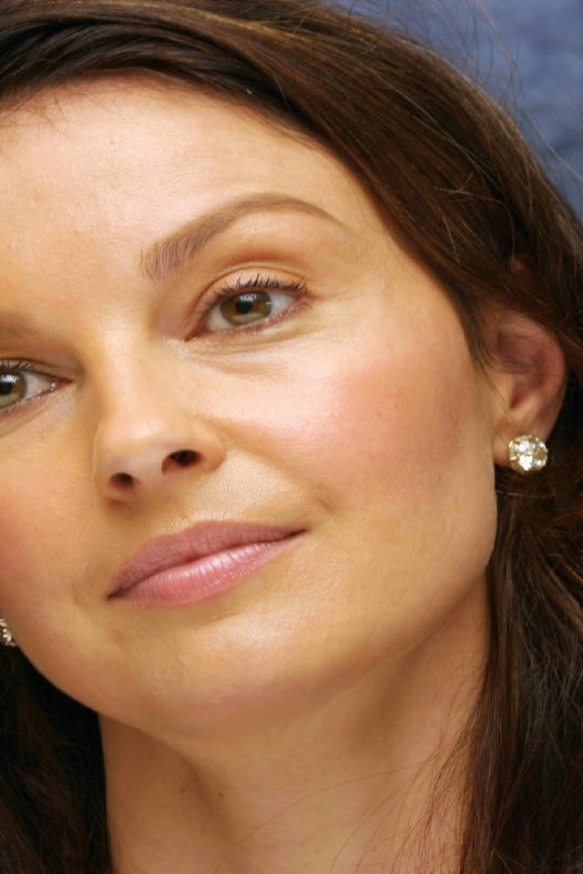 Ashley Judd CloseUp for 640 x 960 iPhone 4 resolution