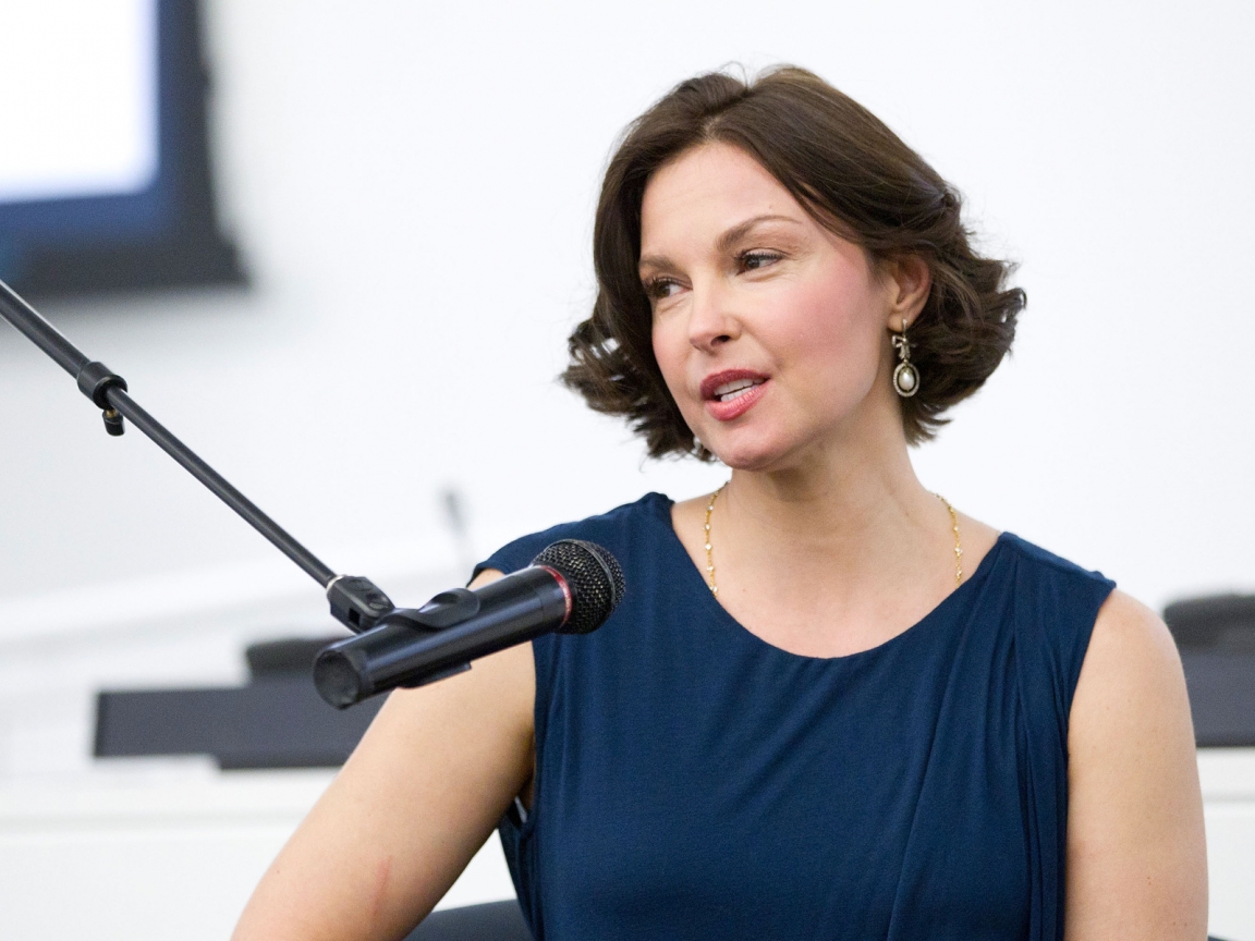 Ashley Judd Public Speech for 1152 x 864 resolution