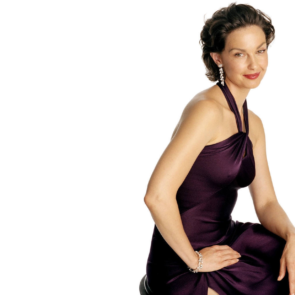 Ashley Judd Purple Dress for 1024 x 1024 iPad resolution