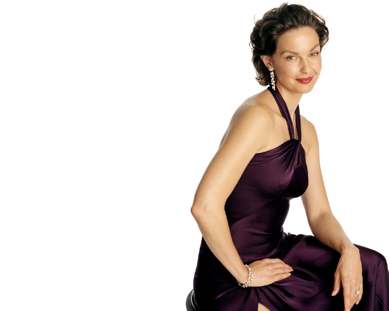 Ashley Judd Purple Dress for 1280 x 1024 resolution