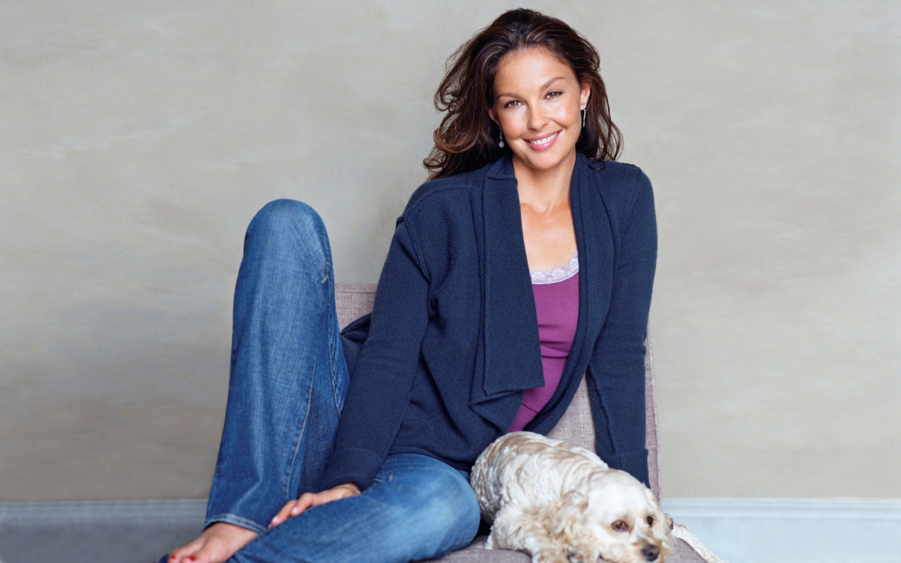 Ashley Judd Smile for 1280 x 800 widescreen resolution