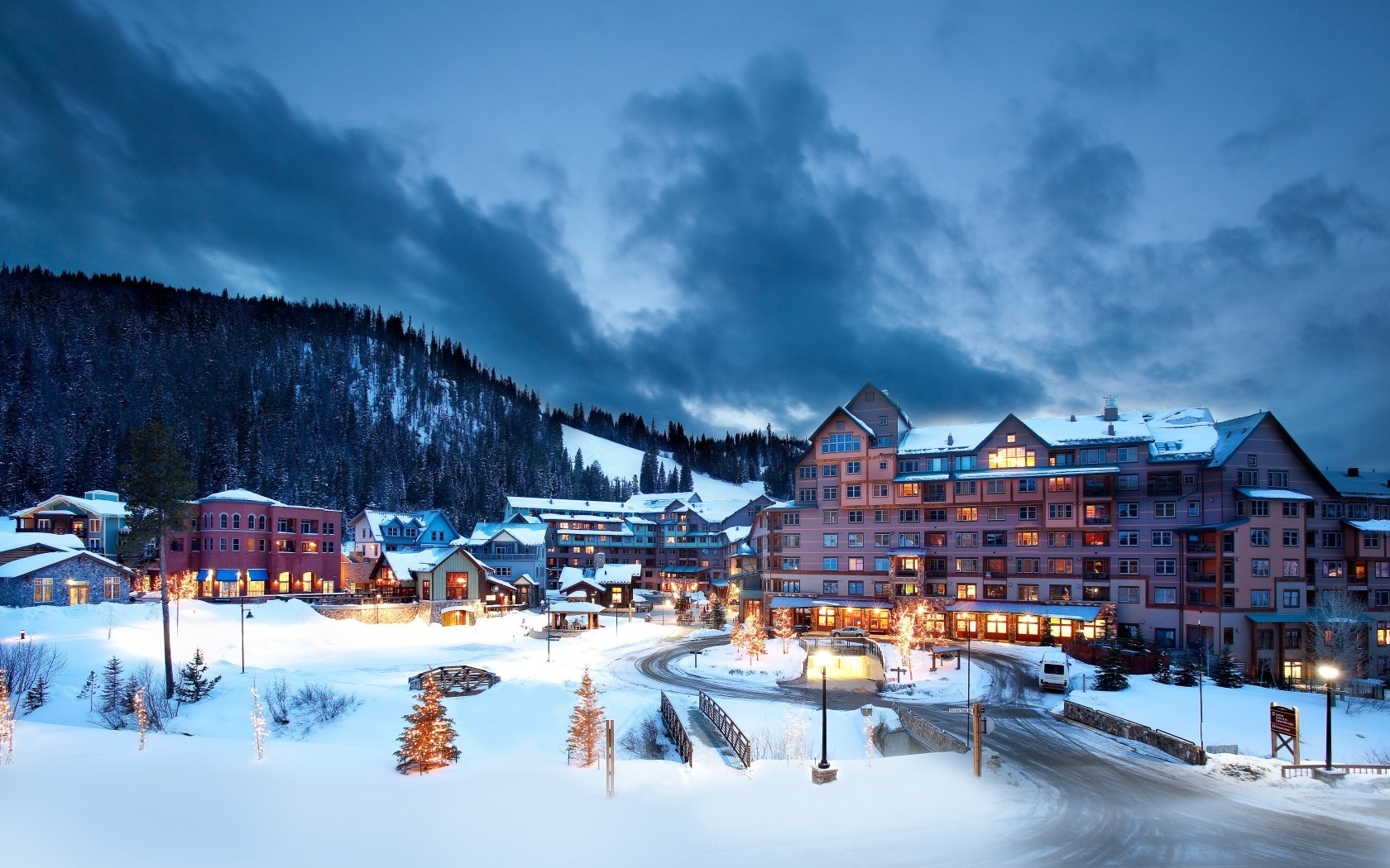 Aspen Colorado Ski Resort for 1680 x 1050 widescreen resolution