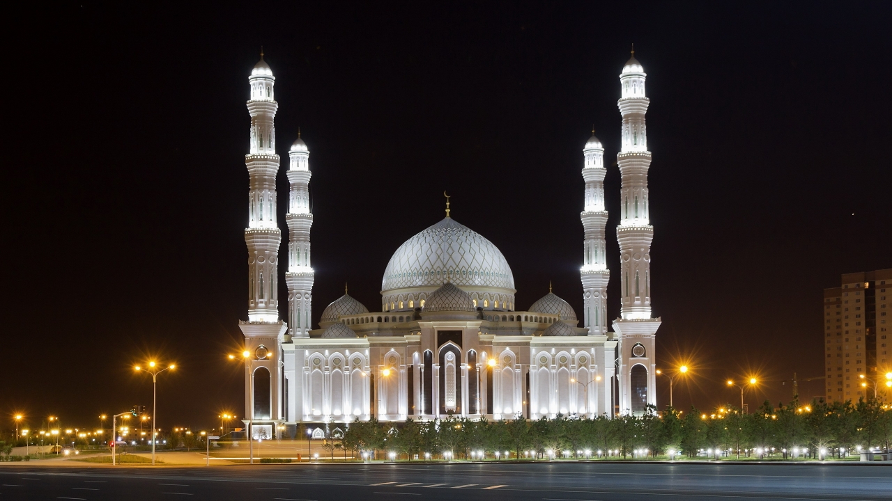 Astana Hazrat Sultan Mosque for 1280 x 720 HDTV 720p resolution