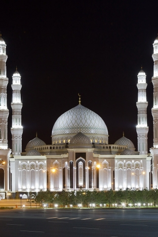 Astana Hazrat Sultan Mosque for 320 x 480 iPhone resolution