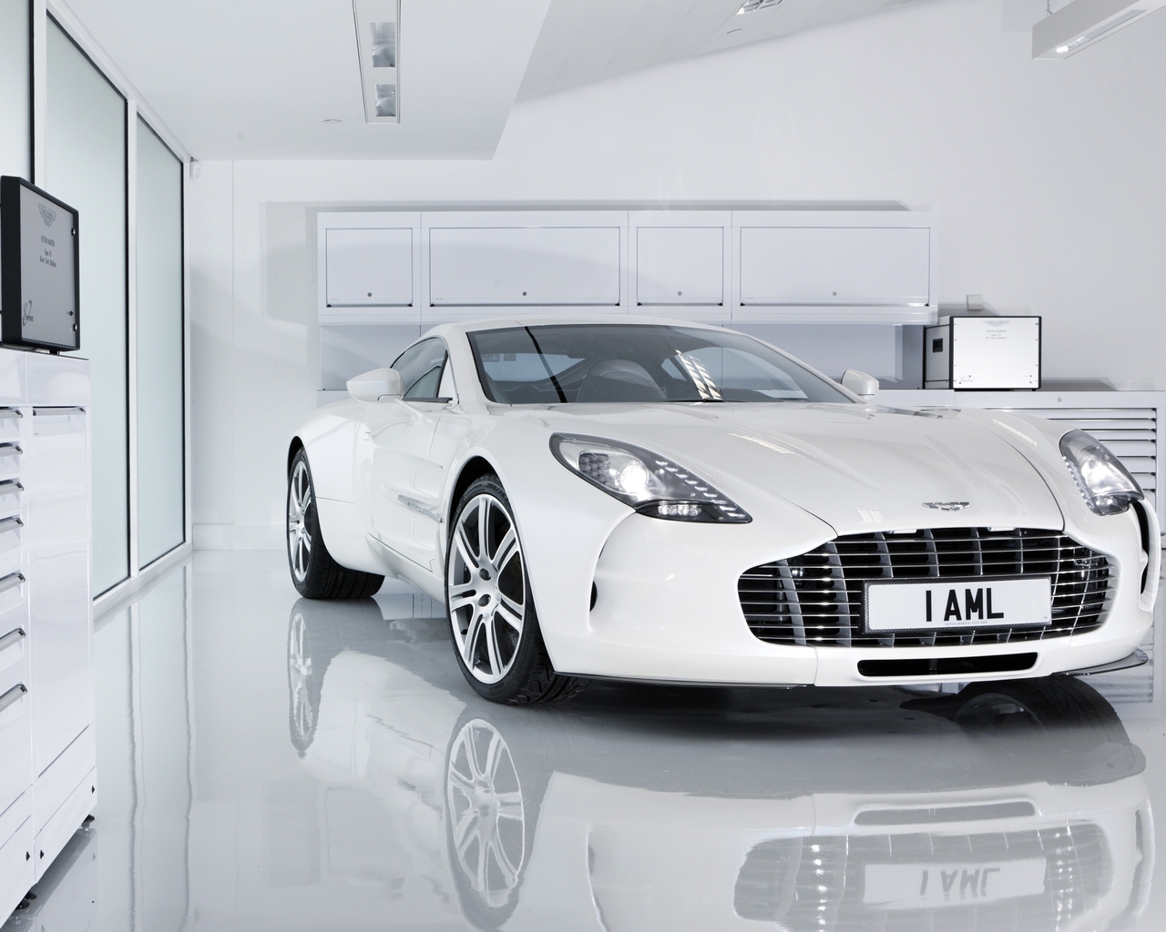 Aston Martin One 77 for 1280 x 1024 resolution