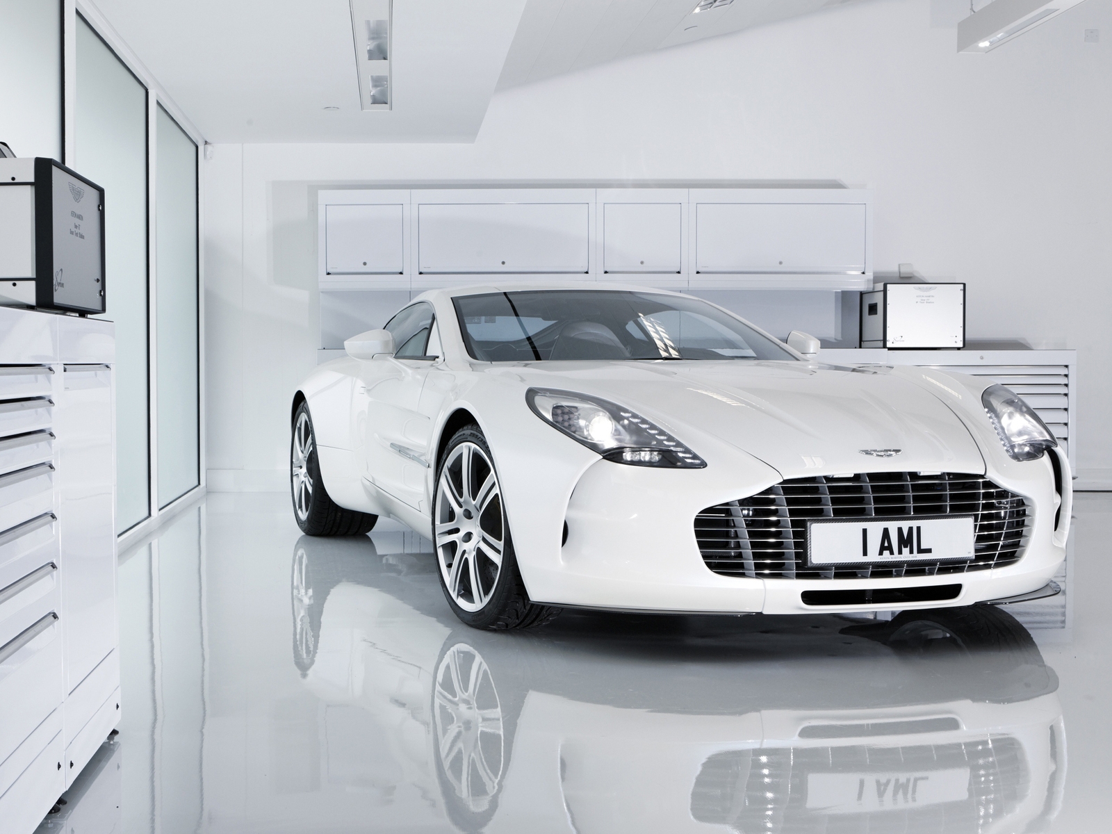 Aston Martin One 77 for 1600 x 1200 resolution