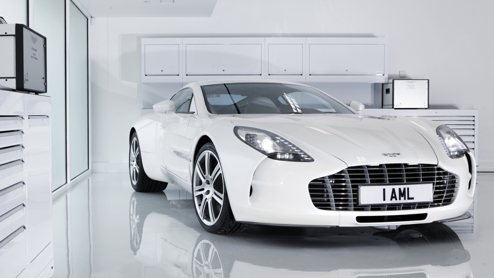 Aston Martin One 77 for 1600 x 900 HDTV resolution