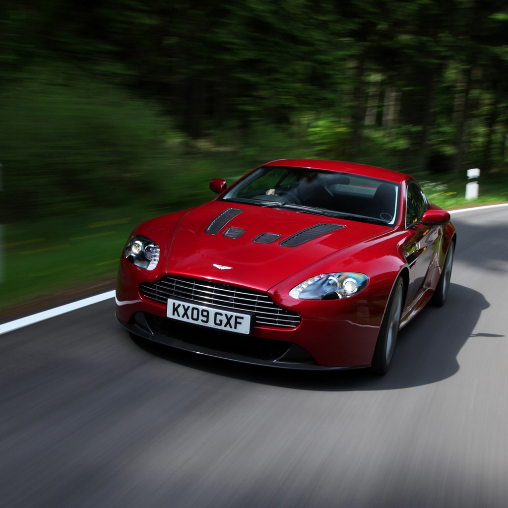 Aston Martin V12 Vantage  for 1024 x 1024 iPad resolution