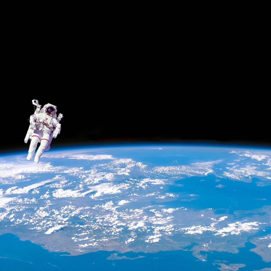 Astronaut in Space for 1024 x 1024 iPad resolution
