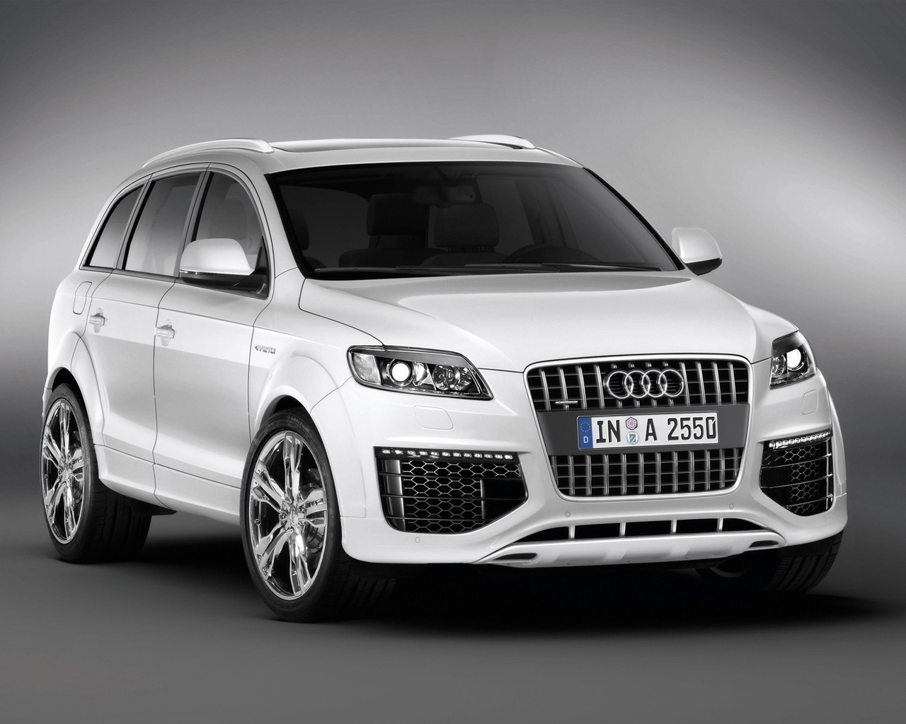 Audi Q7 Coastline front and side for 1280 x 1024 resolution