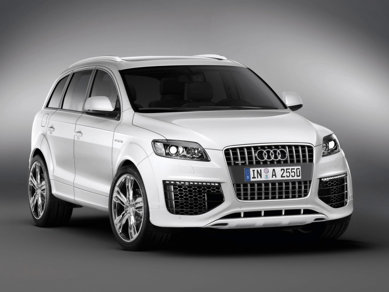 Audi Q7 Coastline front and side for 1280 x 960 resolution