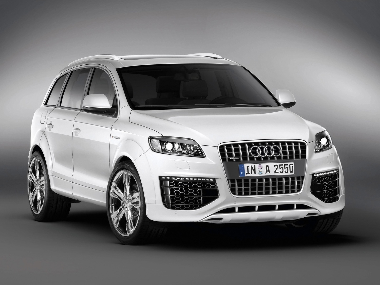 Audi Q7 Coastline front and side for 1600 x 1200 resolution