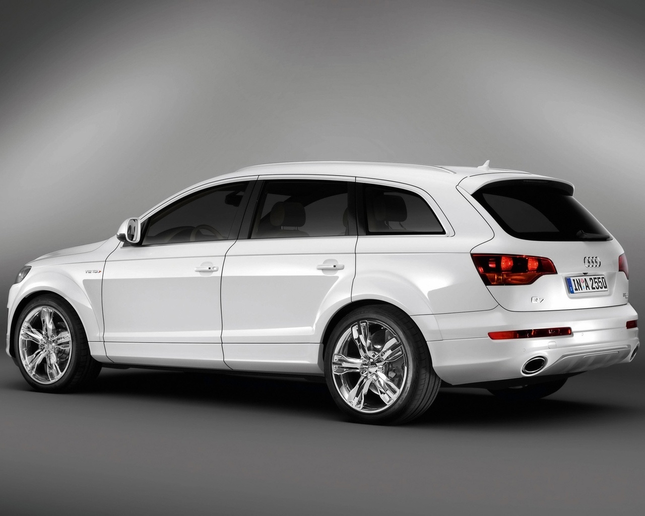 Audi Q7 Coastline Rear and Side for 1280 x 1024 resolution