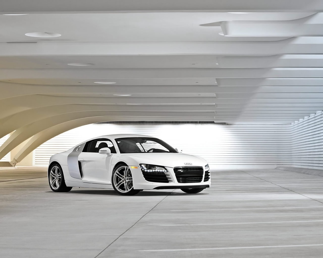 Audi R8 White front and side for 1280 x 1024 resolution