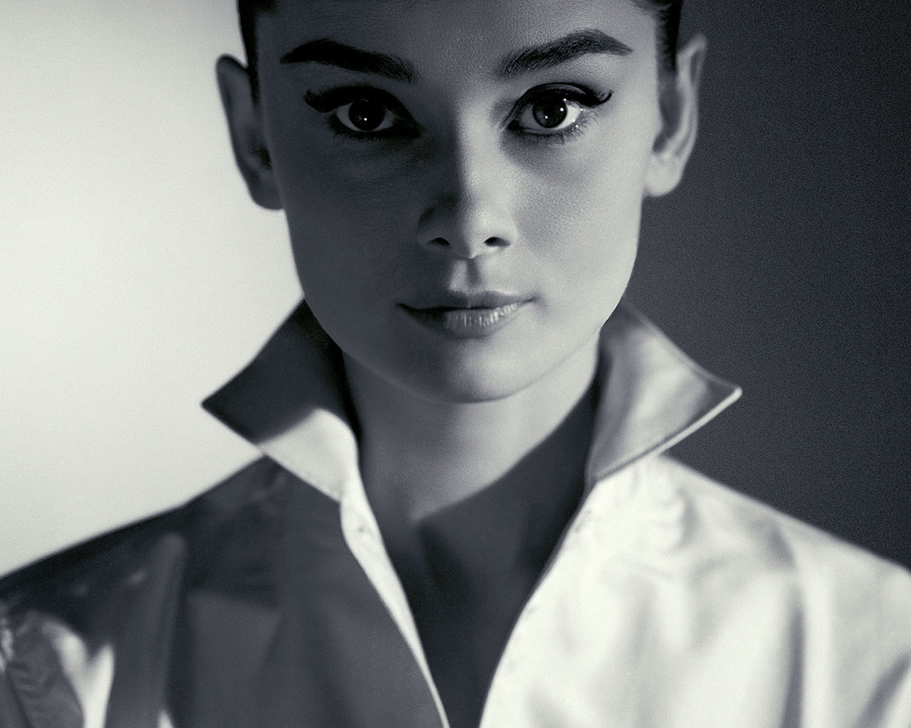 Audrey Hepburn for 1280 x 1024 resolution