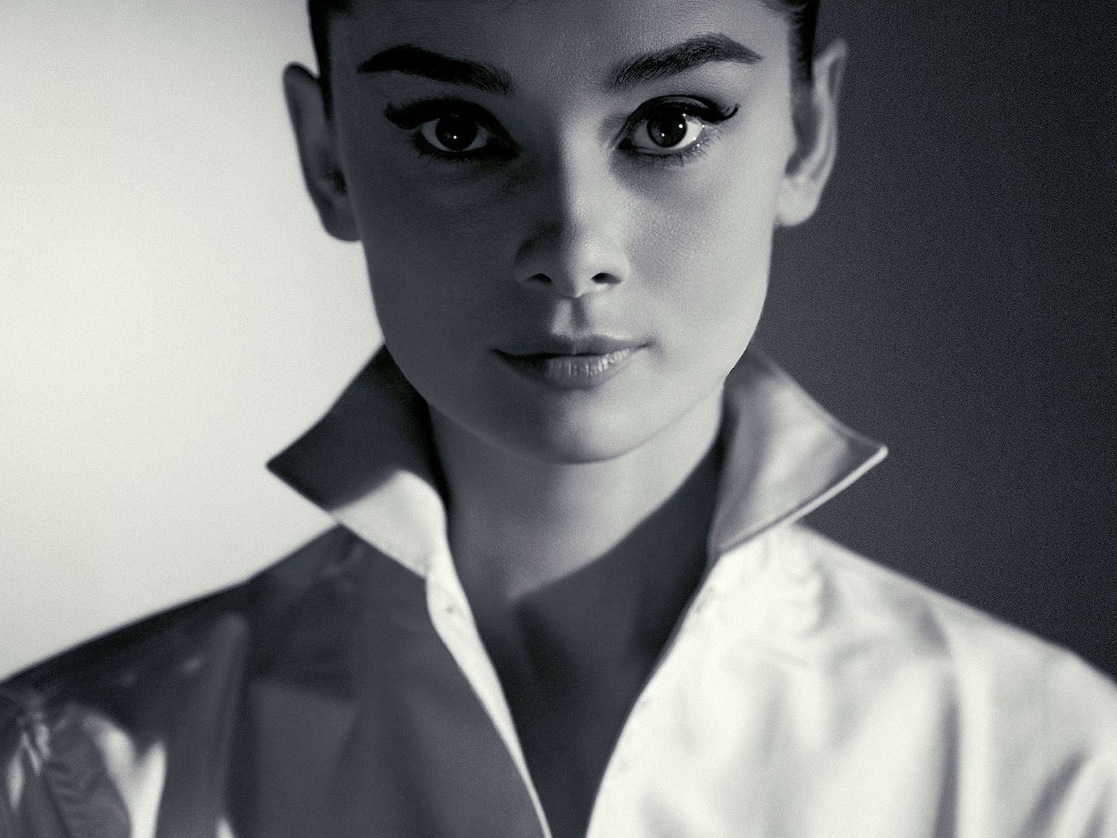 Audrey Hepburn for 1600 x 1200 resolution