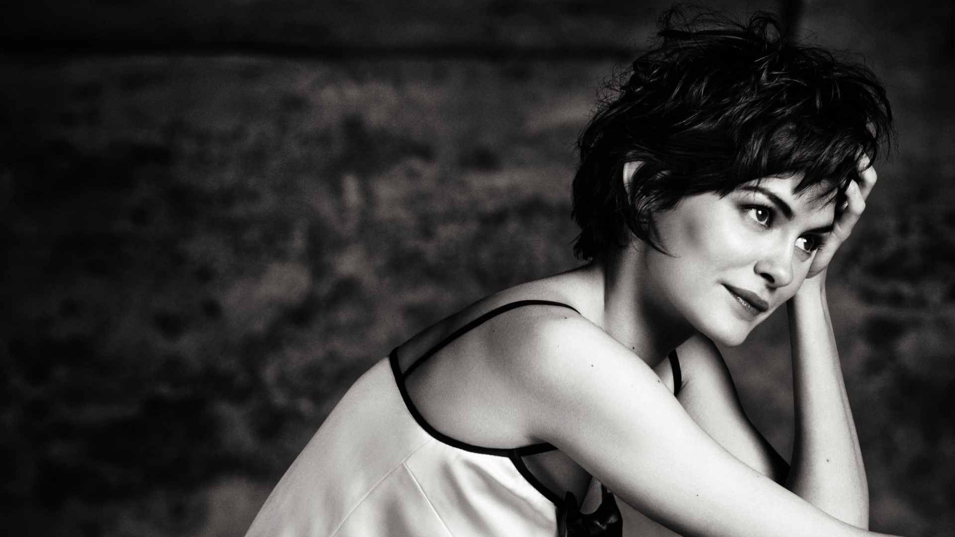 Audrey Tautou for 1920 x 1080 HDTV 1080p resolution