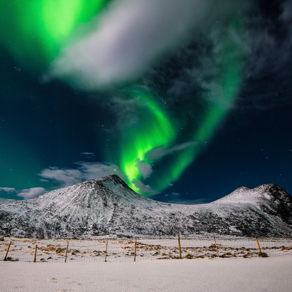 Aurora Borealis Northern Lights for 1024 x 1024 iPad resolution