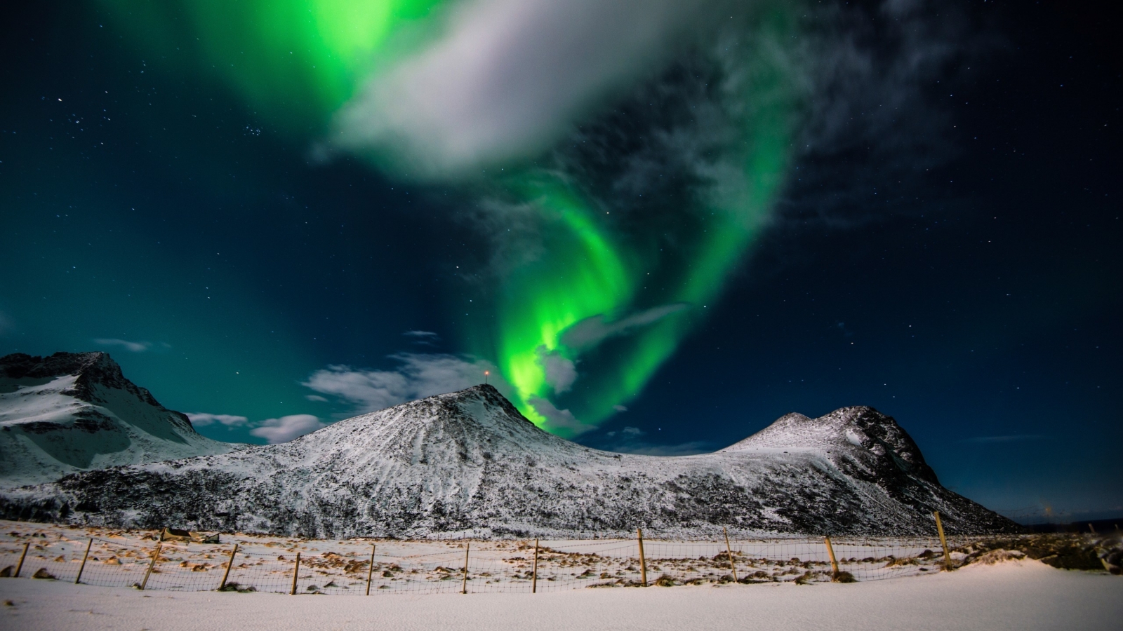 Aurora Borealis Northern Lights for 1600 x 900 HDTV resolution