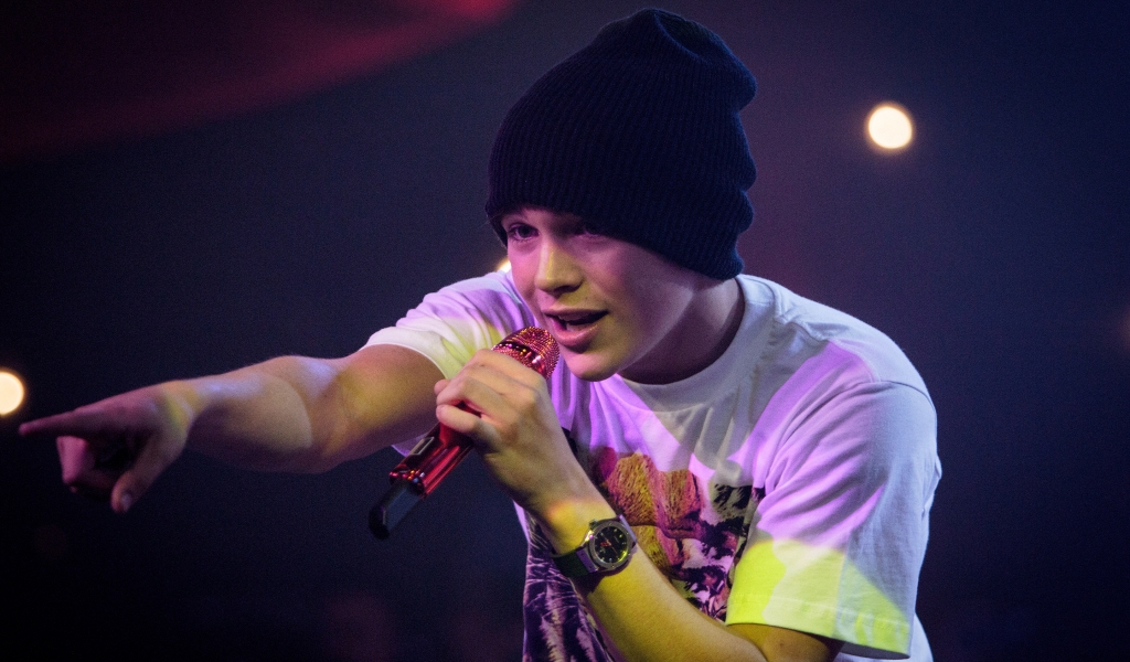 Austin Mahone on Stage for 1024 x 600 widescreen resolution
