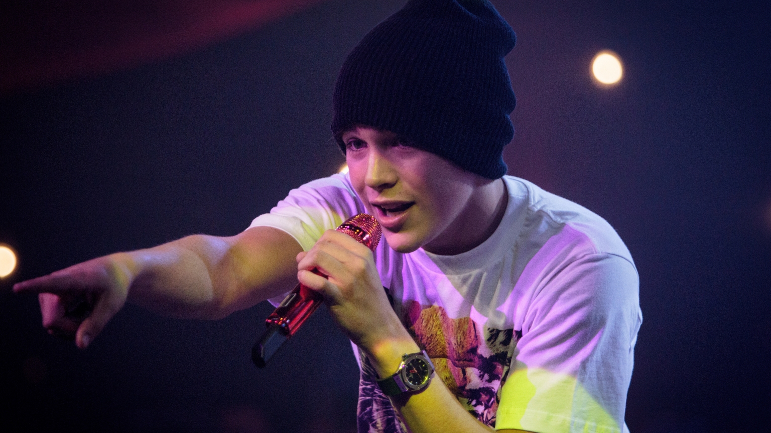 Austin Mahone on Stage for 1536 x 864 HDTV resolution