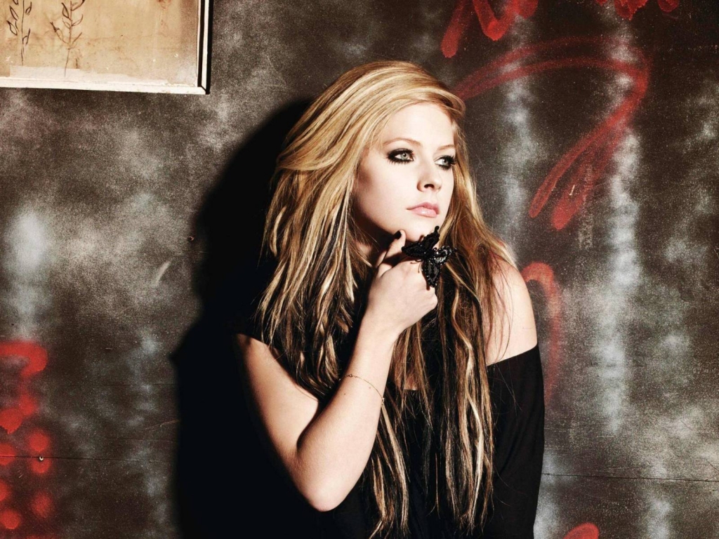 Avril Lavigne Butterfly for 1024 x 768 resolution