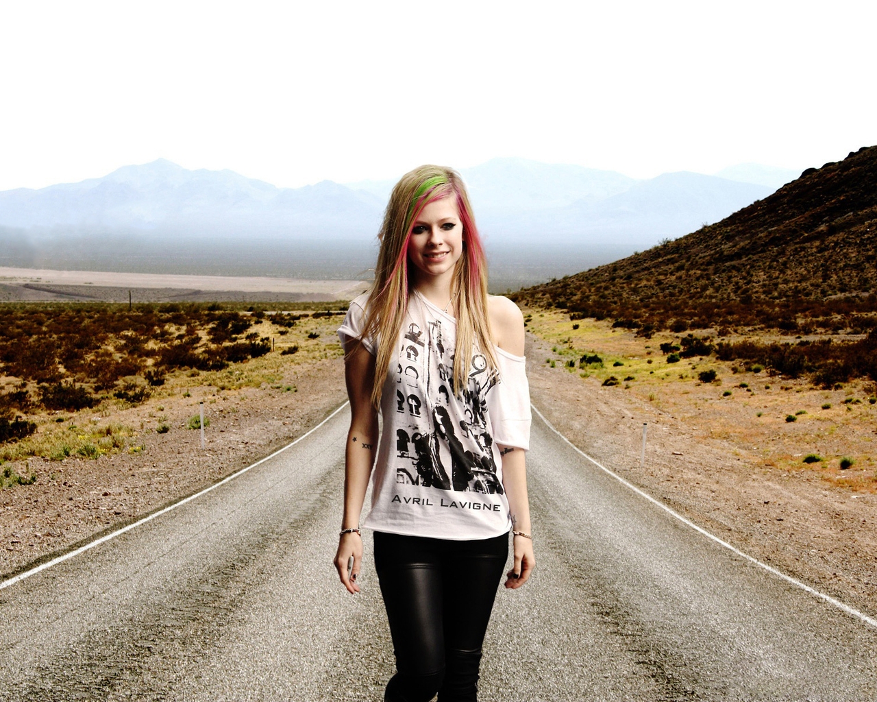 Avril Lavigne Walking for 1280 x 1024 resolution