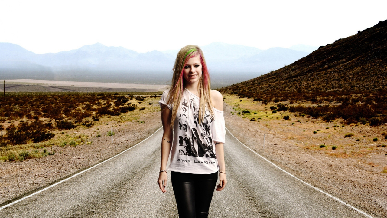Avril Lavigne Walking for 1280 x 720 HDTV 720p resolution