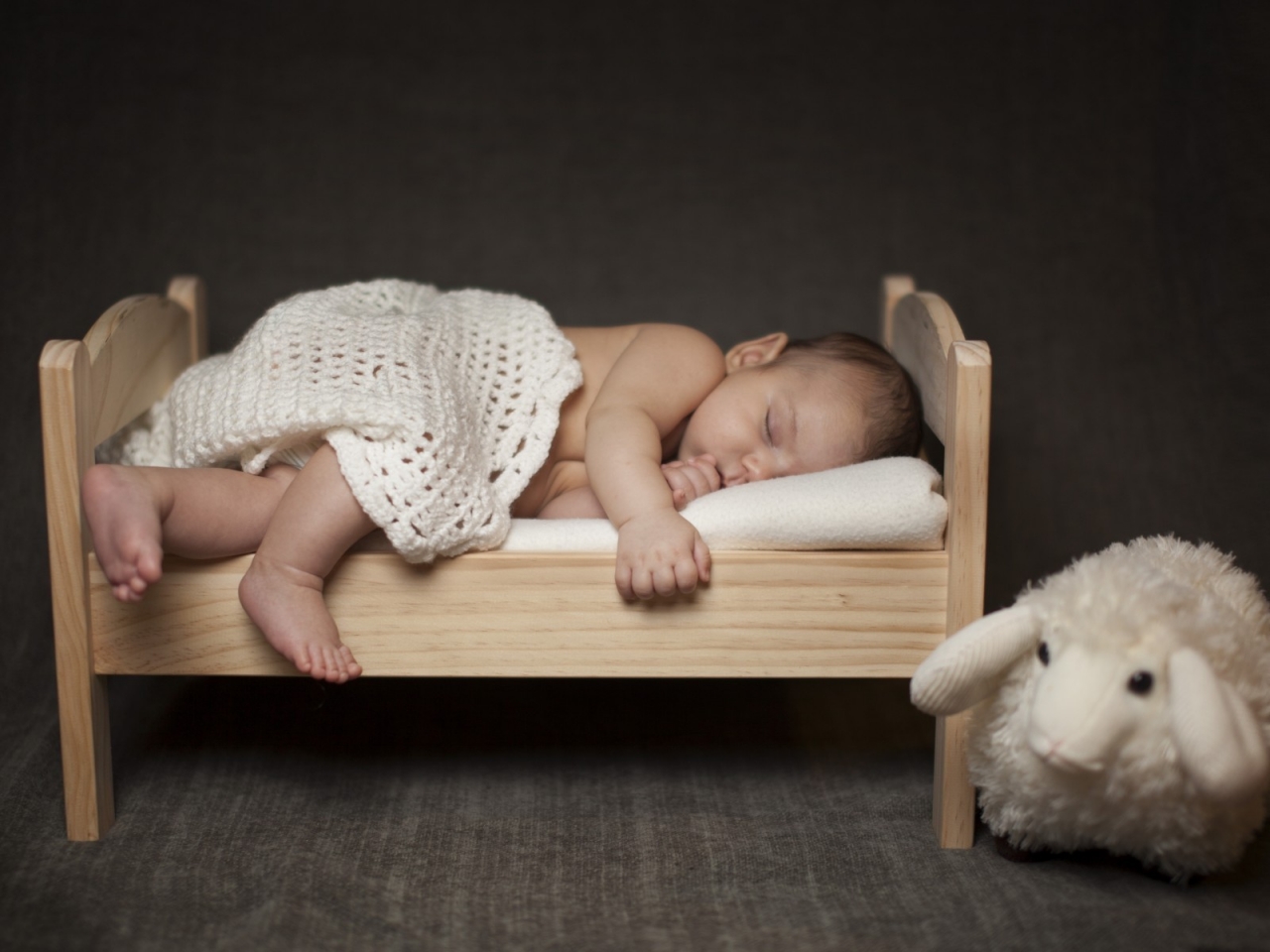 Baby Boy Sleeping for 1280 x 960 resolution