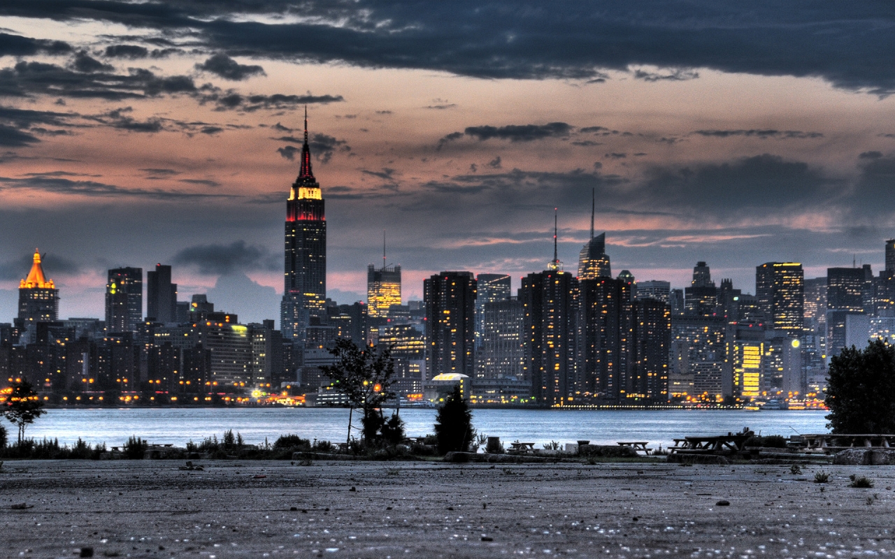 Background of Empire State Building for 1280 x 800 widescreen resolution