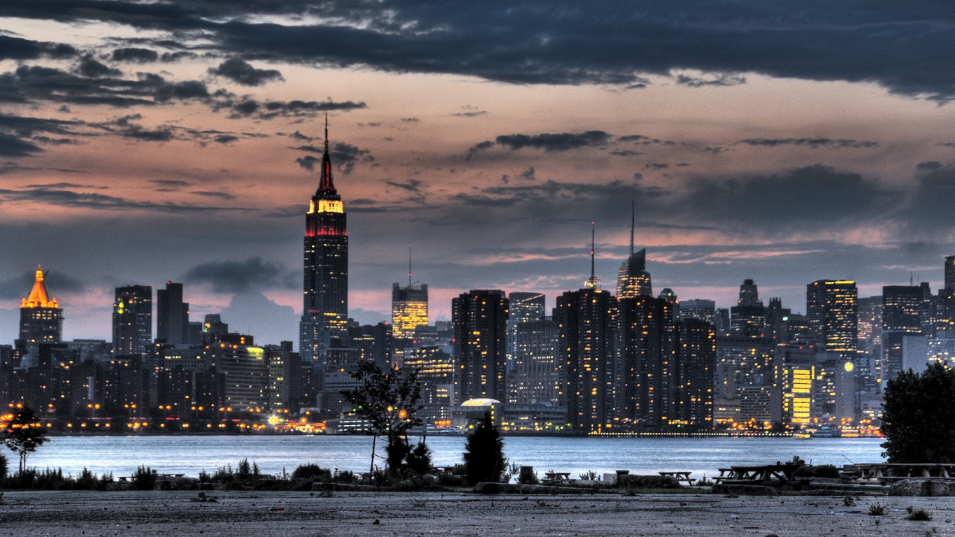 Background of Empire State Building for 1366 x 768 HDTV resolution