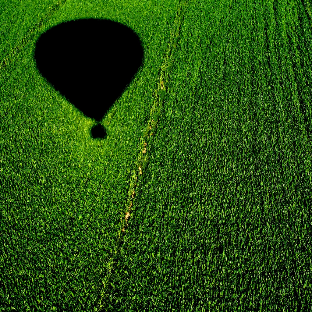 Balloon over a Cornfield for 1024 x 1024 iPad resolution
