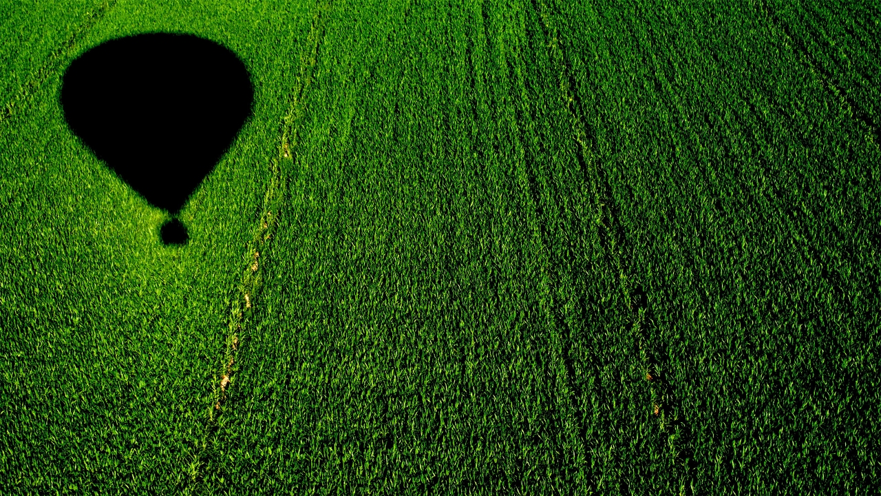 Balloon over a Cornfield for 1280 x 720 HDTV 720p resolution