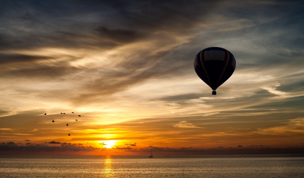 Balloon Towards Sunset for 1024 x 600 widescreen resolution