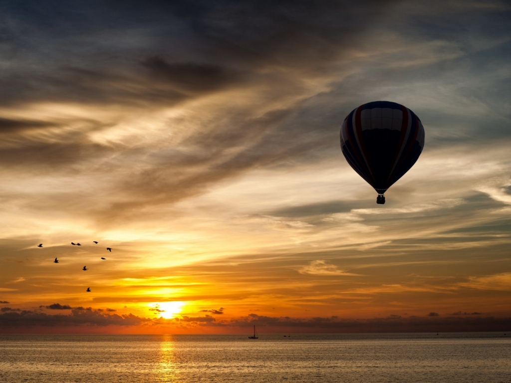 Balloon Towards Sunset for 1024 x 768 resolution