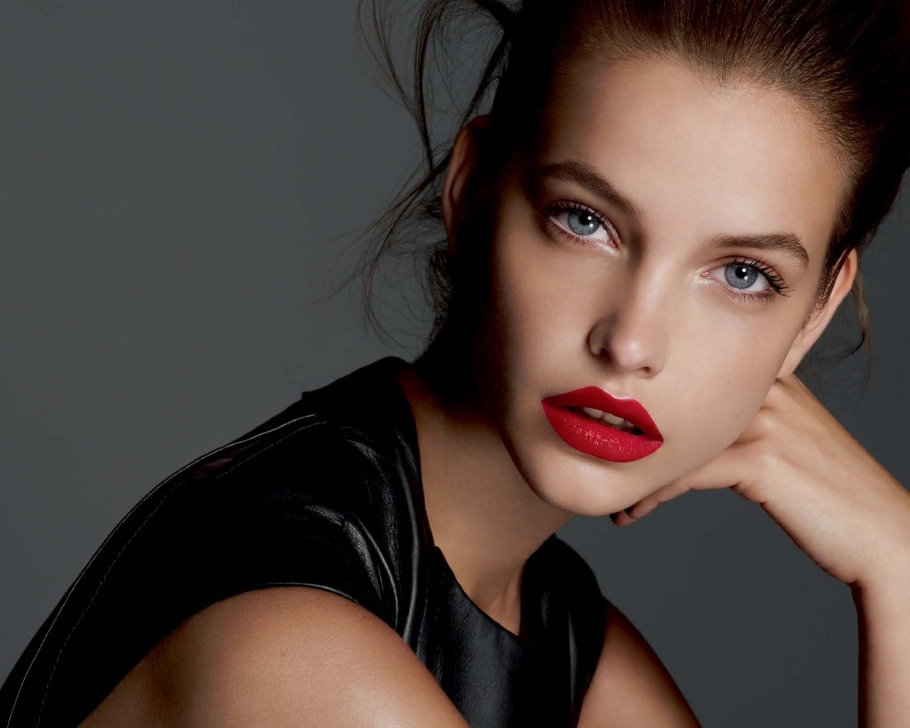 Barbara Palvin Red Lips for 1280 x 1024 resolution