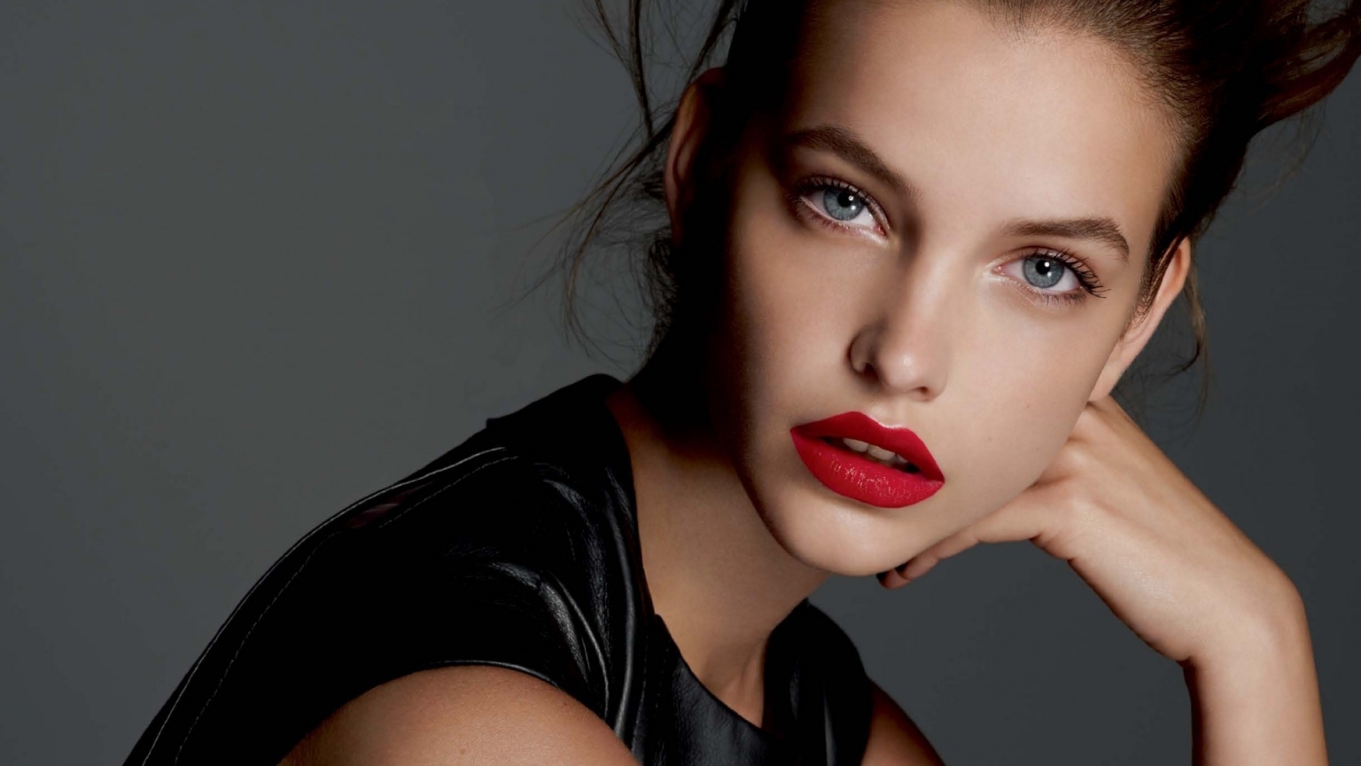 Barbara Palvin Red Lips for 1536 x 864 HDTV resolution