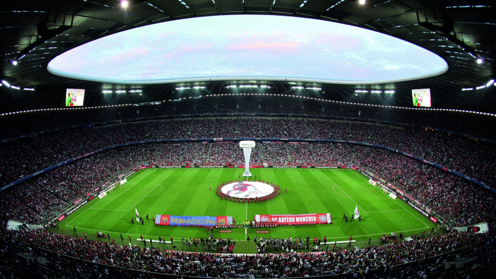 Barcelona vs Bayern Munich for 1600 x 900 HDTV resolution