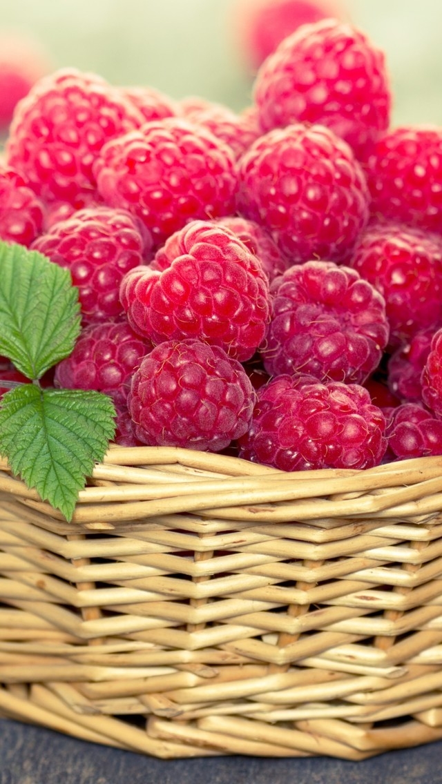 Basket of Raspberries for 640 x 1136 iPhone 5 resolution