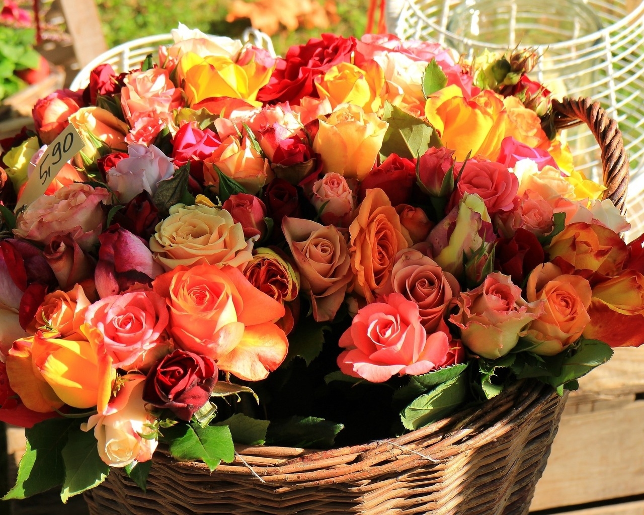 Basket of Roses for 1280 x 1024 resolution