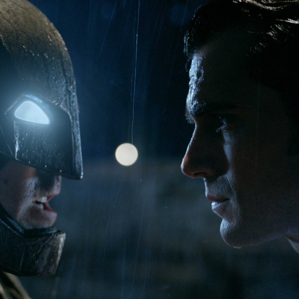 Batman vs Superman Face to Face for 1024 x 1024 iPad resolution