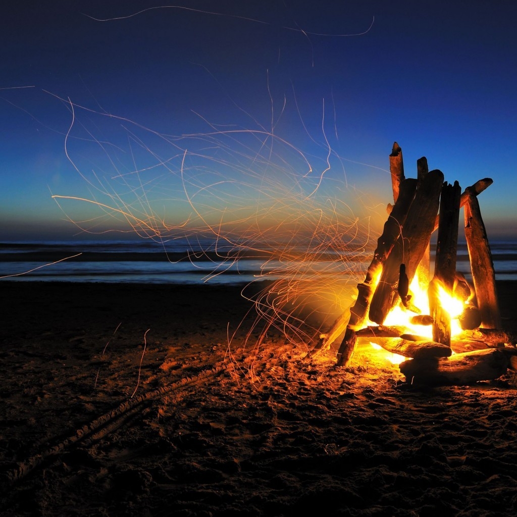 Beach Fire for 1024 x 1024 iPad resolution