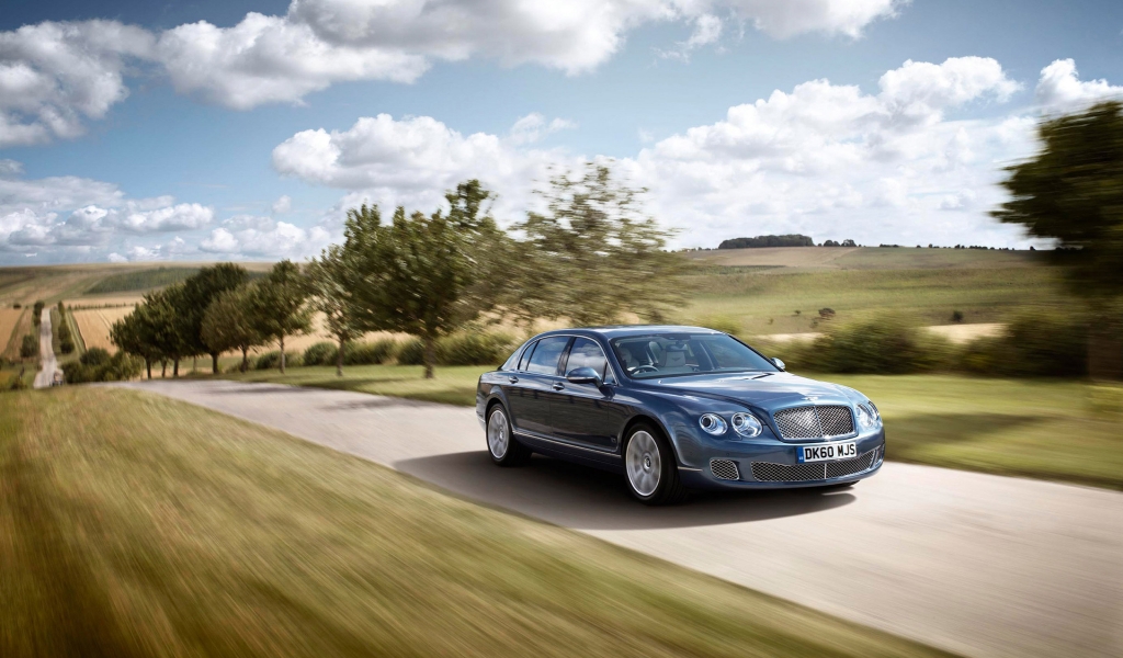 Beautiful Bentley Continental Flying Spur for 1024 x 600 widescreen resolution